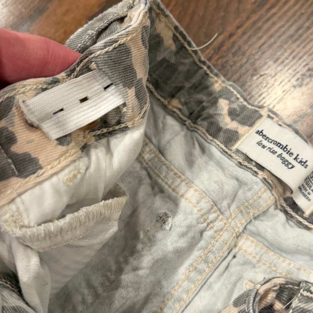 Abercrombie Kids Baggy Leopard Print Jeans | Girls Size 14 | Low Rise - Picture 3 of 8